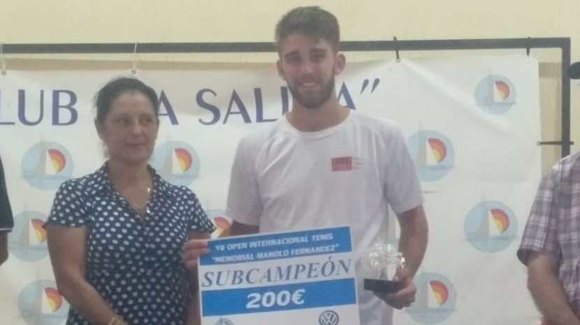 Pepe Juárez recogió su premio de subcampeón del Open "Memorial Manolo Fernández" de San Fernando